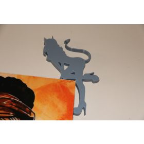   Ördögnő ajtódísz, képkeret sarokdekoráció, számítógép tetejére